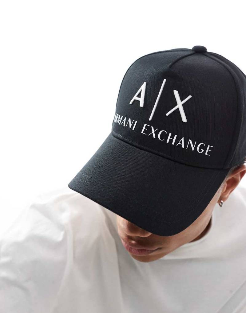 Armani Exchange - Baseballkappe in Schwarz/Weiß mit großem Logo von Armani Exchange