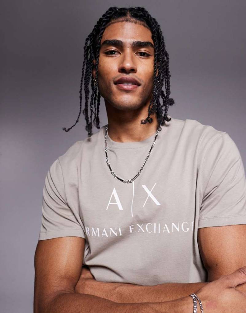 Armani Exchange - Schmal geschnittenes T-Shirt in Beige mit Brust-Logo-Neutral von Armani Exchange