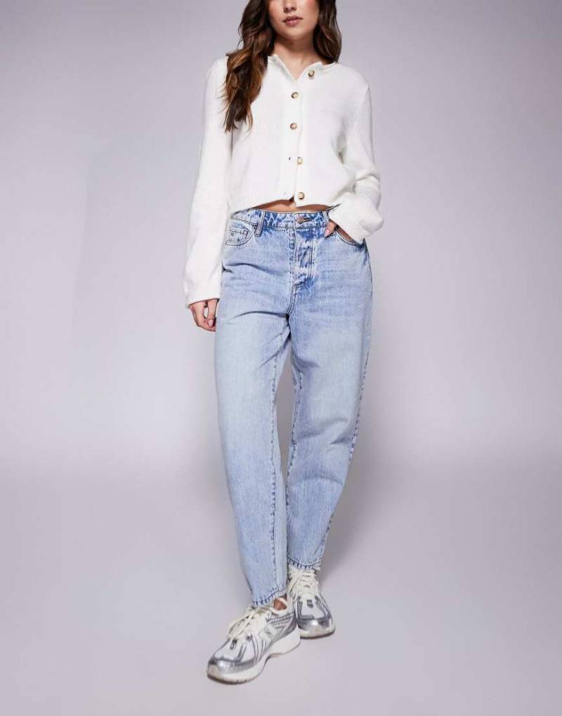 Armani Exchange - Schmal zulaufende Karotten-Jeans in Hellblau von Armani Exchange