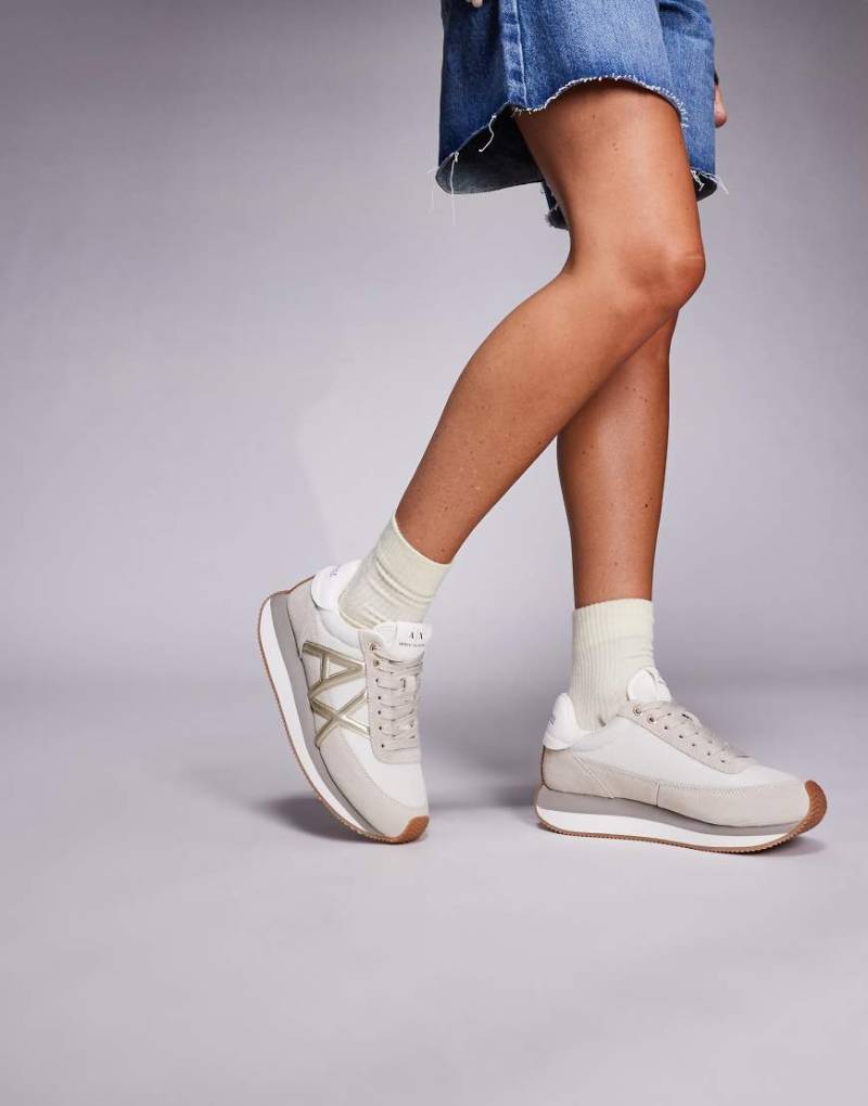 Armani Exchange - Sneaker in Hellbraun und Gold mit Logo von Armani Exchange