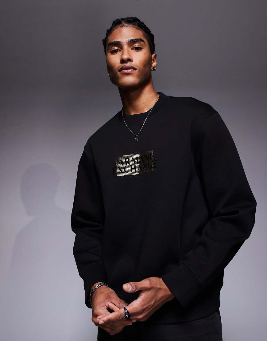 Armani Exchange - Sweatshirt in Schwarz und Gold mit mittigem Logo von Armani Exchange