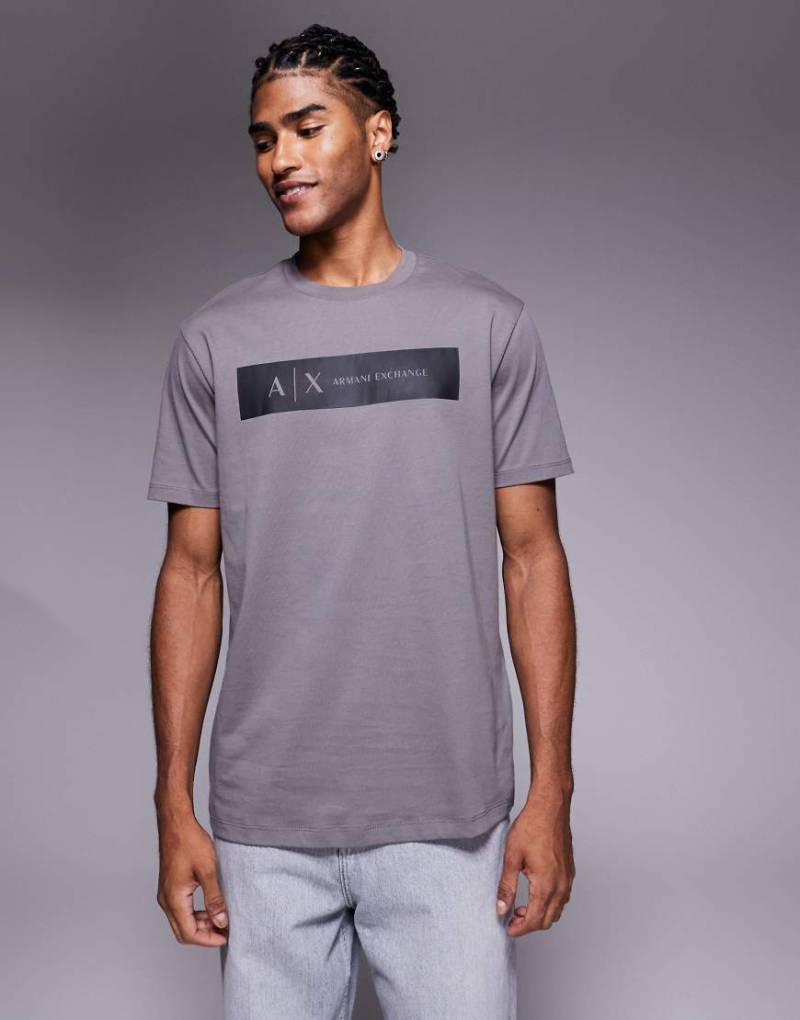 Armani Exchange - T-Shirt in Grau mit zentriertem Logo von Armani Exchange
