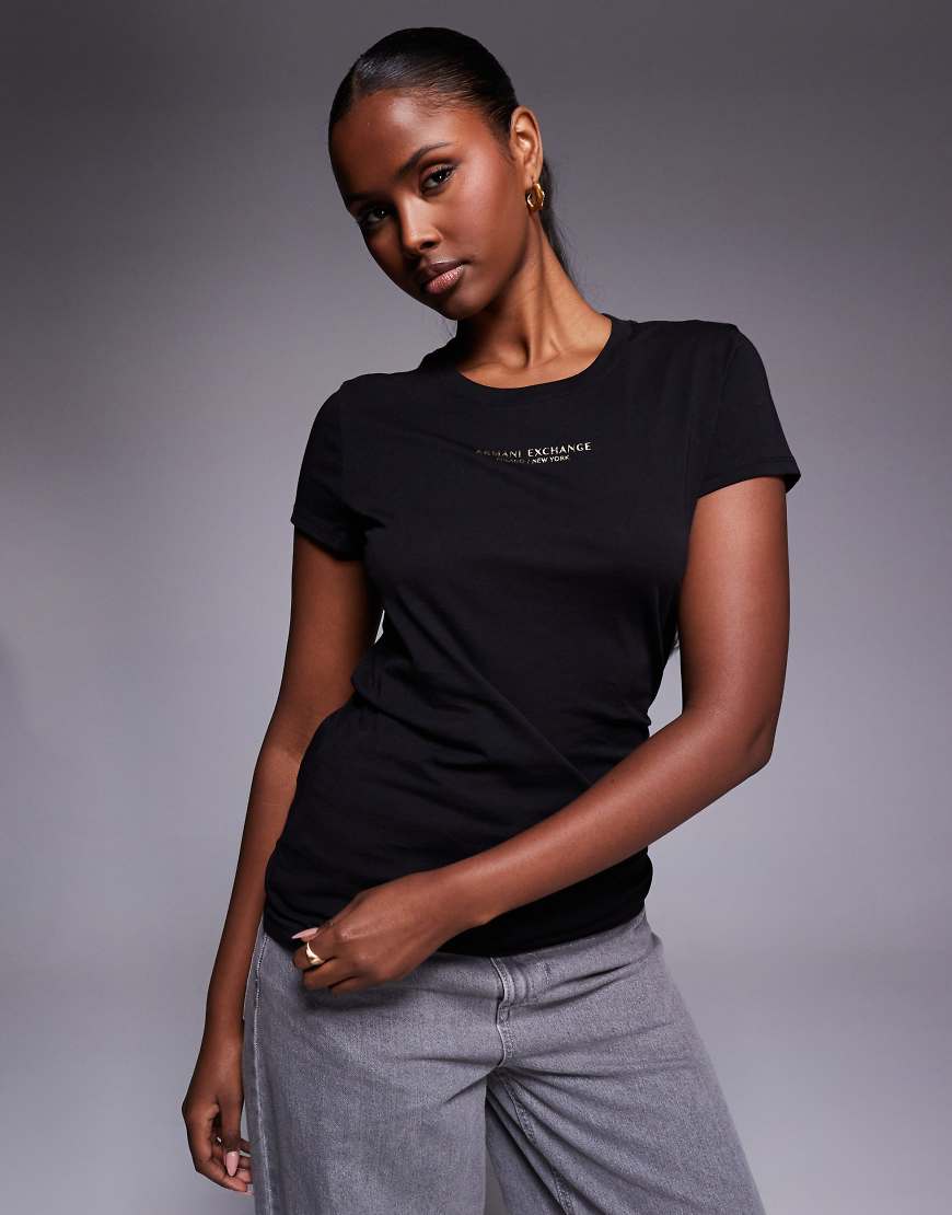 Armani Exchange - T-Shirt in Schwarz und Gold mit mittigem Logo von Armani Exchange