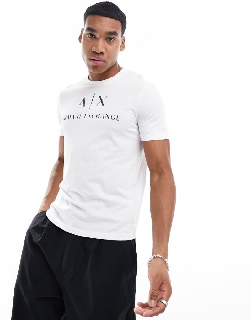 Armani Exchange - T-Shirt in Weiß mit Brust-Logo und schmalem Schnitt von Armani Exchange