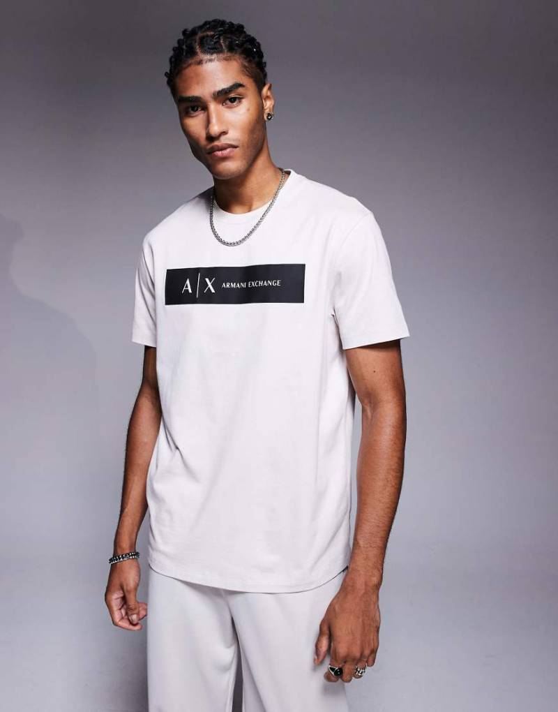 Armani Exchange - T-Shirt in Weiß mit mittigem Logo von Armani Exchange