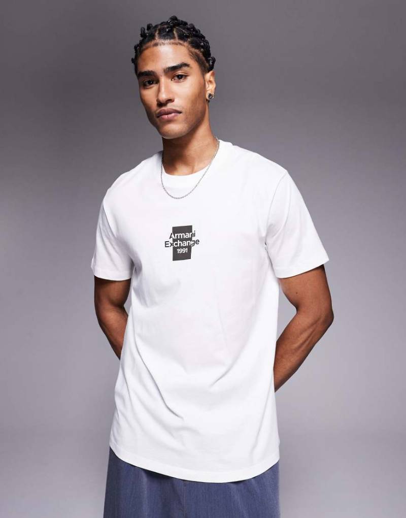 Armani Exchange - T-Shirt in Wollweiß mit mittigem Logo von Armani Exchange