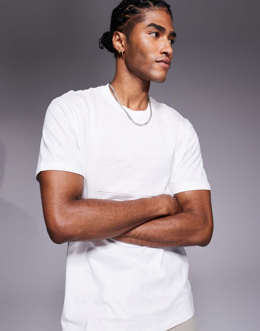 Armani Exchange - T-Shirt in Wollweiß mit mittigem Logo von Armani Exchange