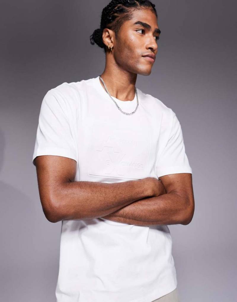 Armani Exchange - T-Shirt in Wollweiß mit mittigem Logo von Armani Exchange