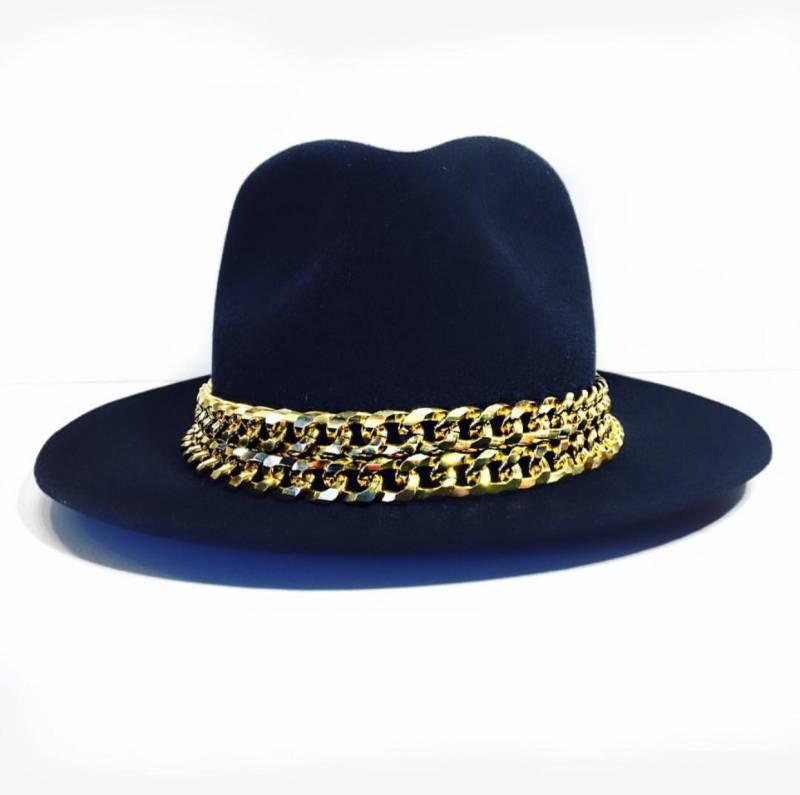 Einzigartiger Schwarzer Fedora Hut - Made To Order von ArmedandDangerousNYC