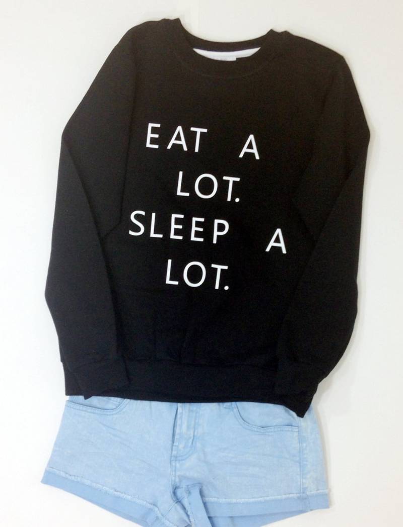 Eat A Lot Sleep Sweatshirt in Schwarz - Essen Sie Viel Schlafen Oversized Pullover Eat A Lot Sleep Sweatshirt in Schwarz - Essen Sie Viel Schlafen Oversized Pullover von ArmiTee