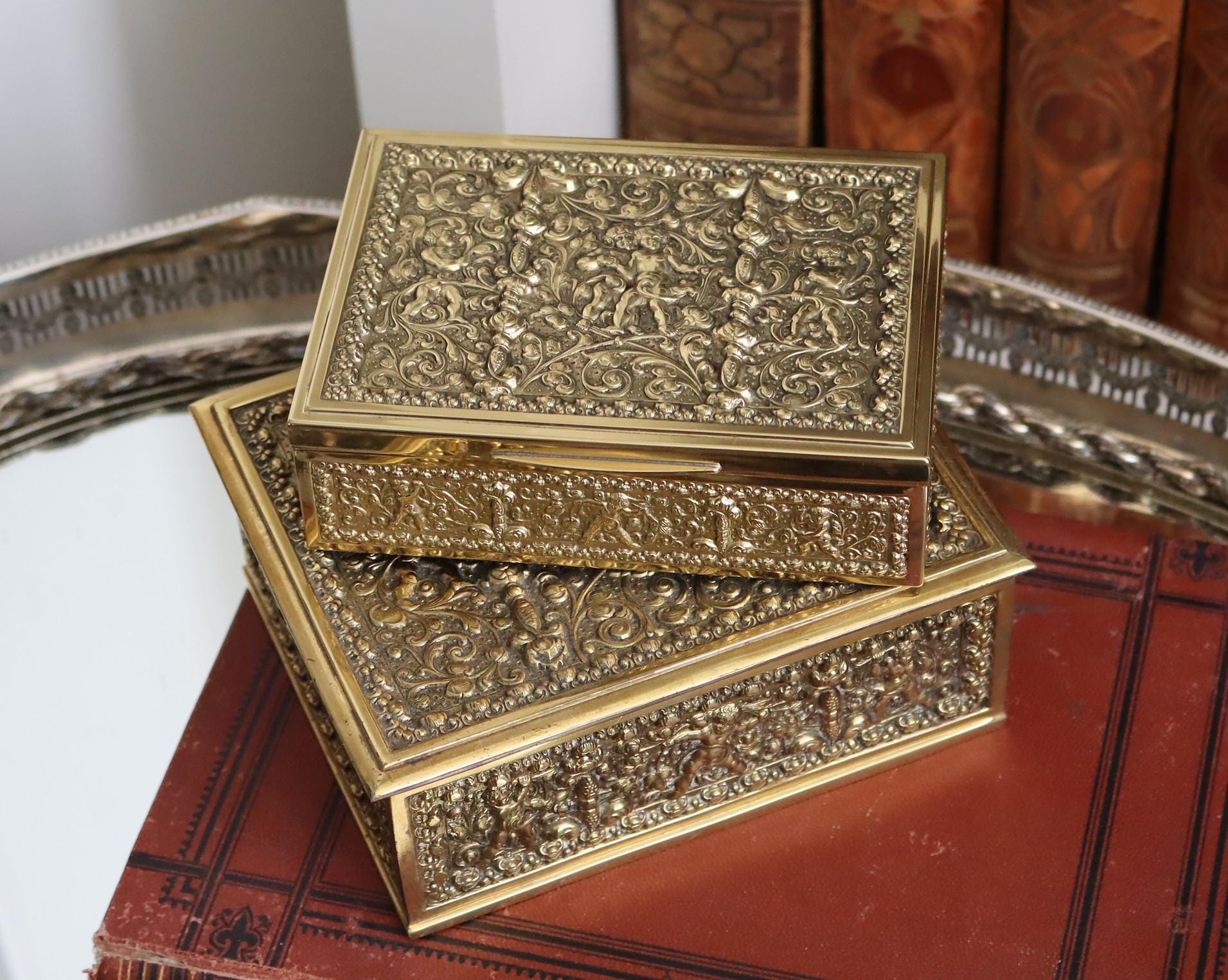 Messing Trinket-Box Mit Geprägtem Engel-Dekor - Erhard & Söhne, Deutschland Messing Trinket-Box Mit Geprägtem Engel-Dekor - Erhard & Söhne, Deutschland von ArmoireAncienne