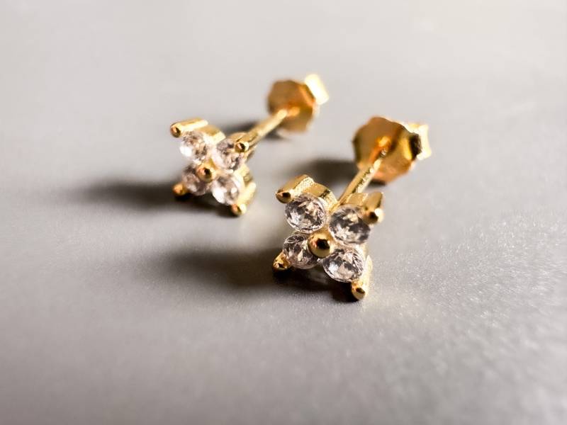 925 Silber Ohrstecker in Gold, Kleine Ohrstecker, Zierliche Gold von ArmoniaCollier