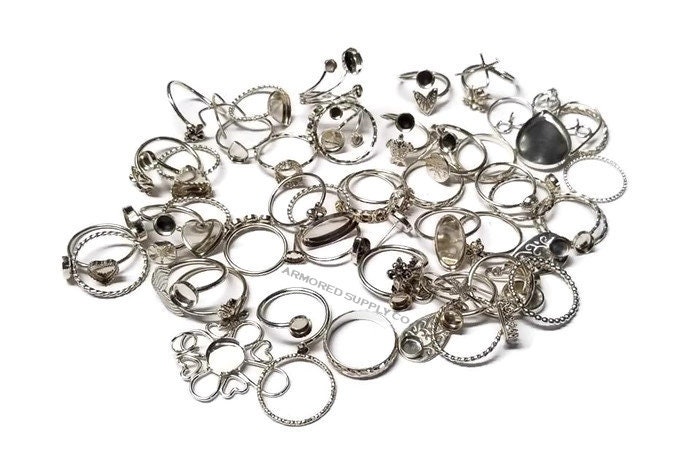 Mystery Grab Bag, Silber Ring-Einstellung, Lünettenring, Schmuckeinstellung, Klaueneinstellung, Klauenring, Klauenanhänger, Ovale Lünette Mystery Grab Bag, Silber Ring-Einstellung, Lünettenring, Schmuckeinstellung, Klaueneinstellung, Klauenring, Klauenanhänger, Ovale Lünette von ArmoredSupplyCo