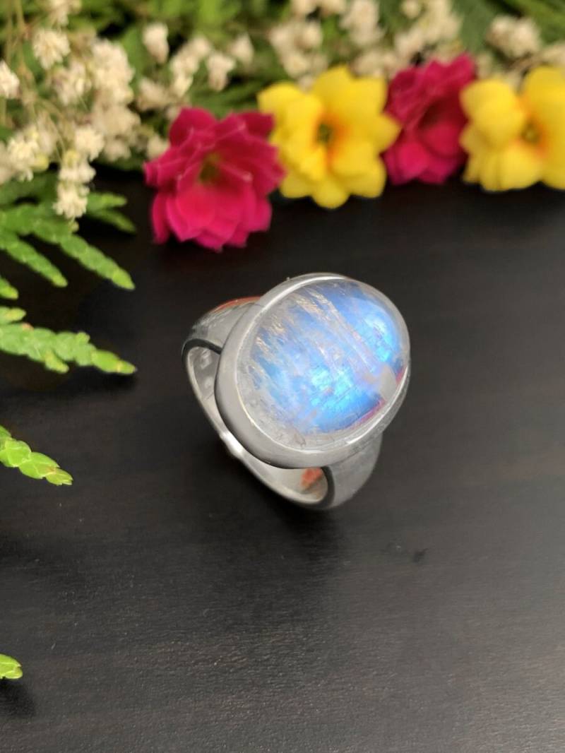 Mondstein Ring - Regenbogen von ArnavaJewelry