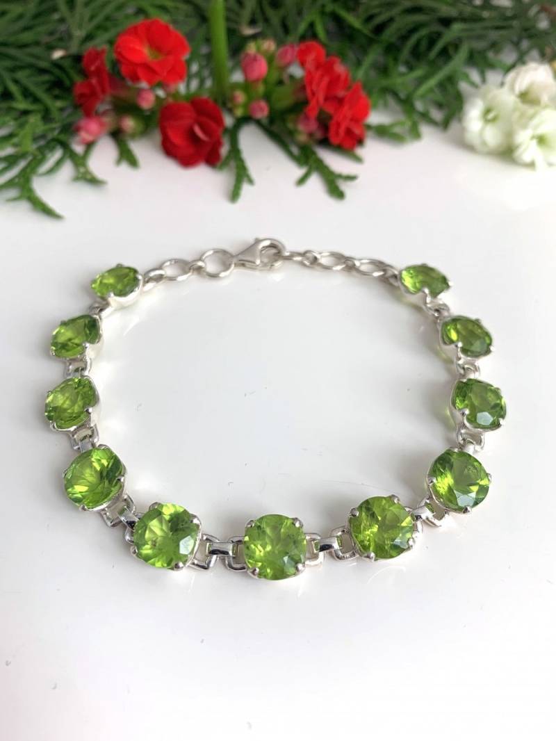Peridot Armband von ArnavaJewelry