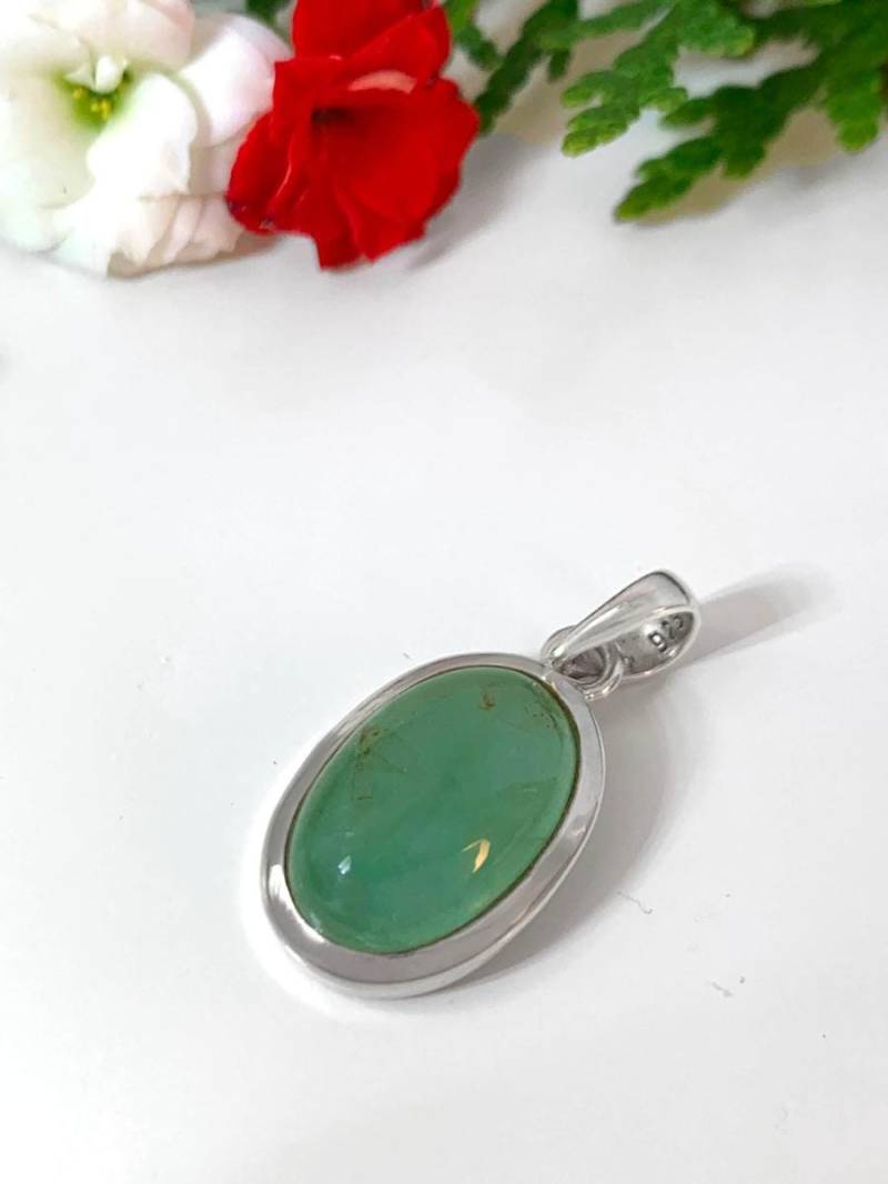 Smaragd Anhänger von ArnavaJewelry