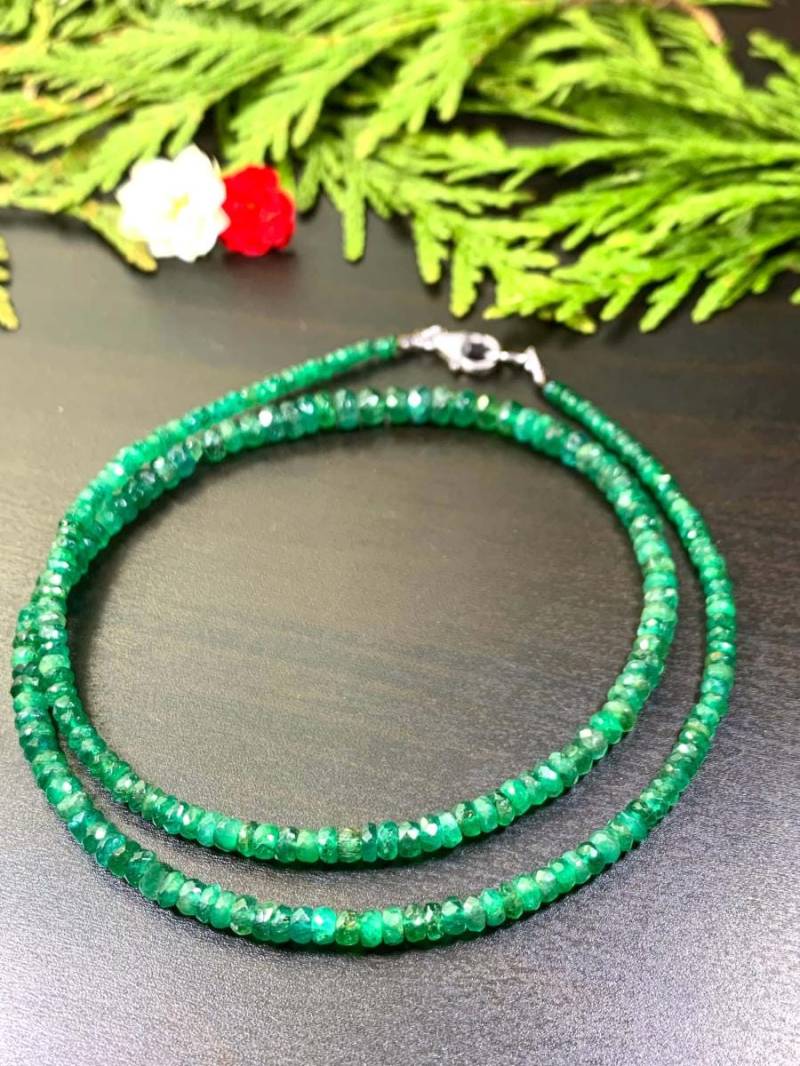 Smaragd Kette von ArnavaJewelry