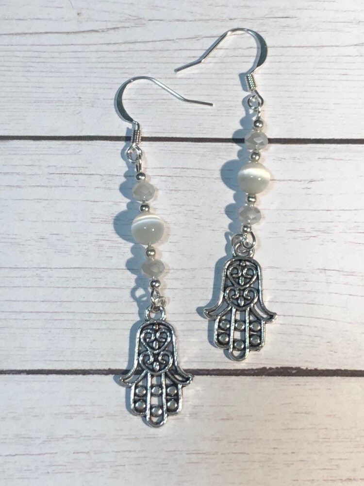 Hamsa Hand Ohrringe, Weiße Katzenaugen Ohrringe Hamsa Hand Ohrringe, Weiße Katzenaugen Ohrringe von ArnavonCreations