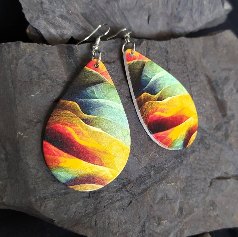 Boho Ohrringe Aus Holz Bunt Bedruckt, Natürliche Materialien Boho Ohrringe Aus Holz Bunt Bedruckt, Natürliche Materialien von AroundEarrings