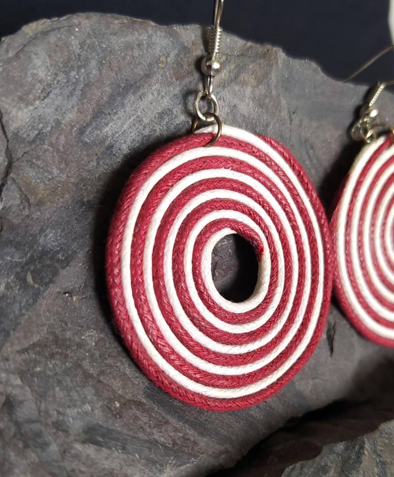 Rot/Weiße Spiralkordel-Ohrringe Handgemachte Creolen Im Sailor-stil von AroundEarrings