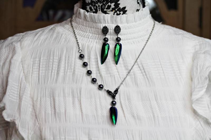 Schmuckset Mit Echten Käferflügeln Halskette Und Ohrringe Grün Silber Hämatit Perlen ~Jewel~ von ArsInsomnia