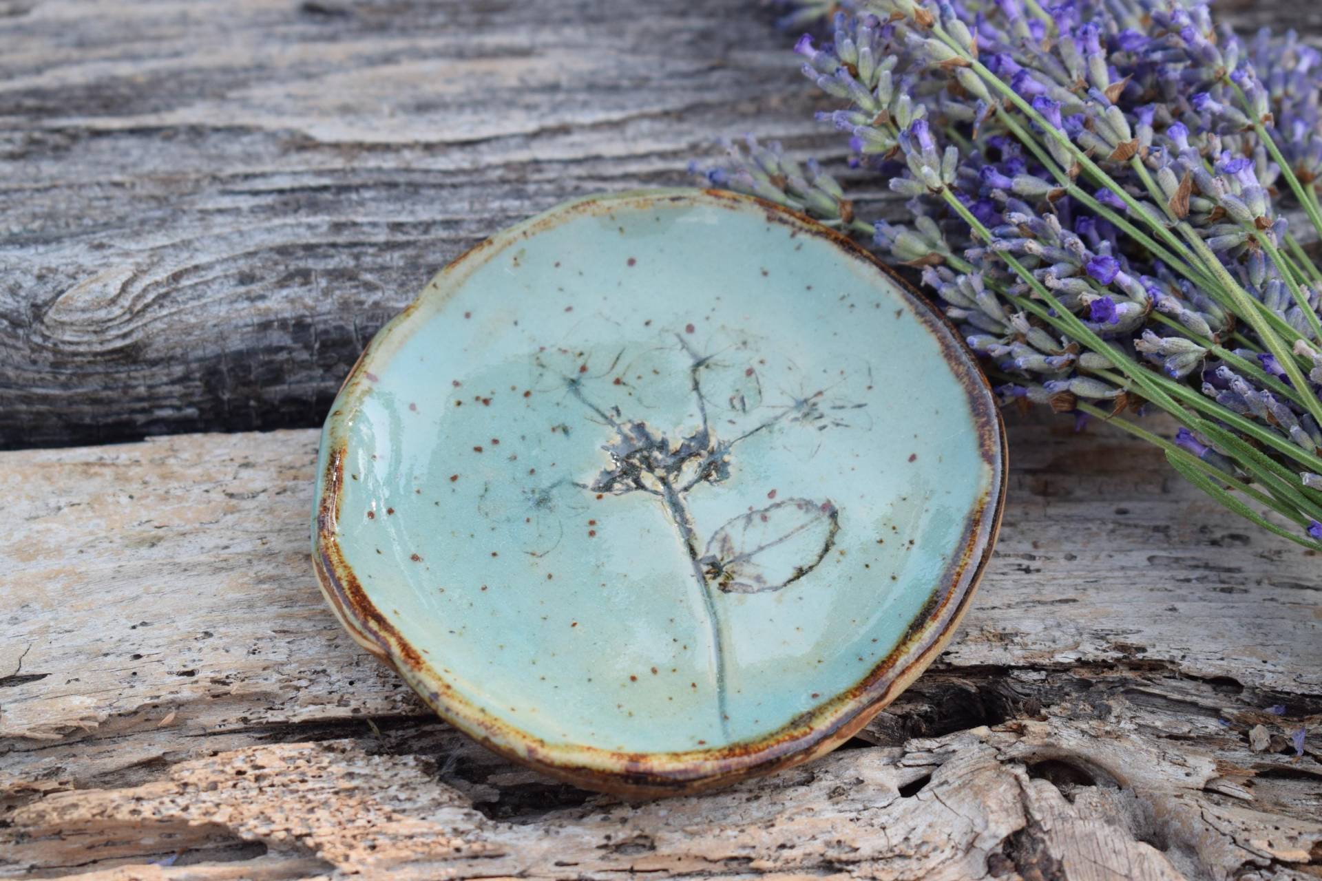 Schmuckablage Klein | Handgemachte Keramik, Schmuckschale, Geschenk, Boho Pflanzenabdruck Blume, Türkis Unikat Ringablage Spülmaschinenfest von ArtAndKreative