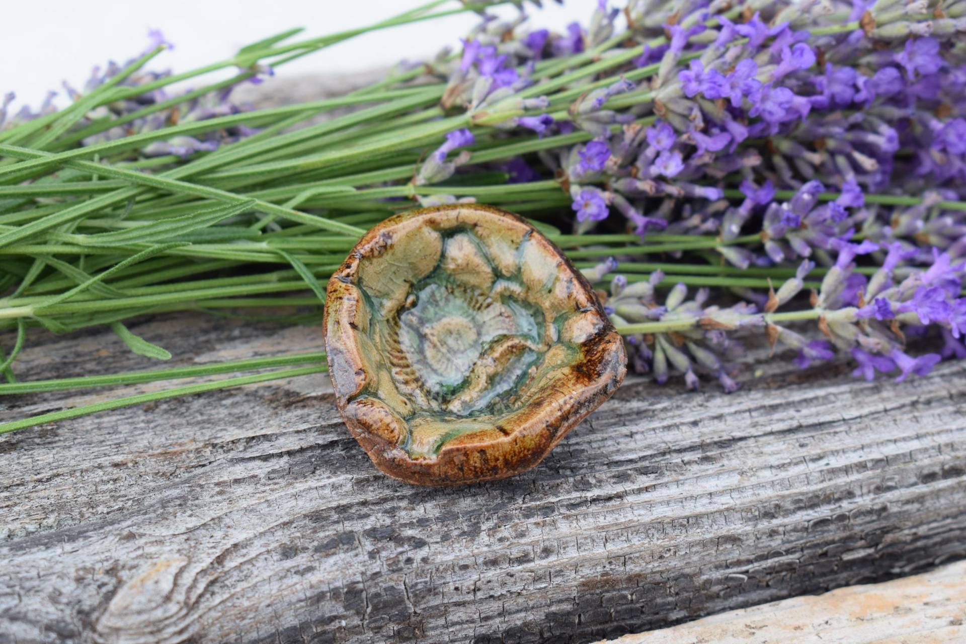 Schmuckablage Klein | Handgemachte Keramik, Schmuckschale, Geschenk, Seaglass, Seeglas, Fossil Stempel, Unikat Ringablage Spülmaschinenfest von ArtAndKreative