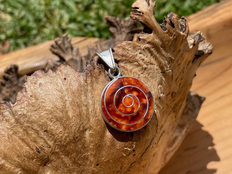 Brown Spiral Pachamama Silber Anhänger von ArtAndean