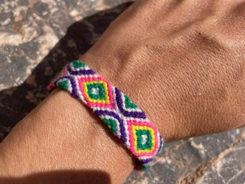 Buntes Makramee Armband von ArtAndean