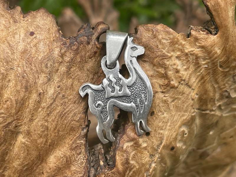 Kleiner Silberfarbener Lama-Anhänger von ArtAndean