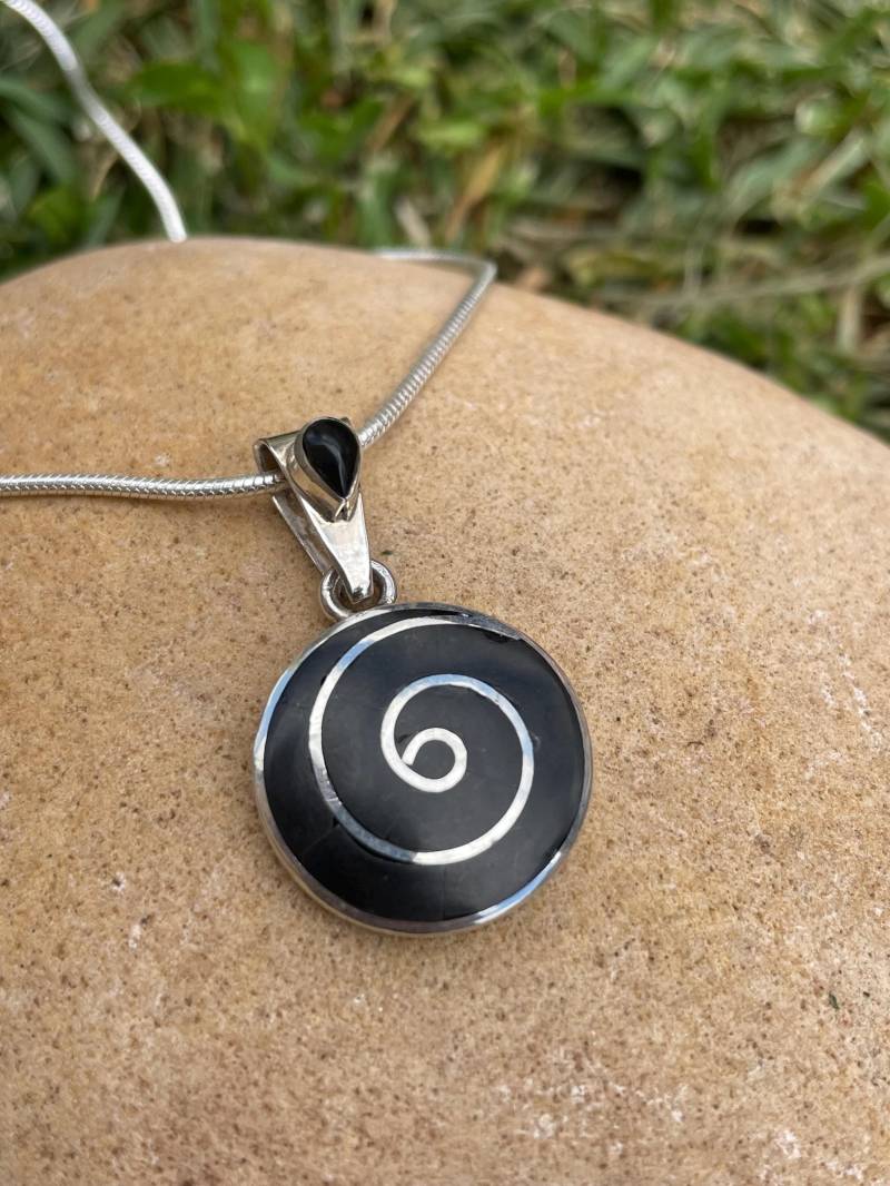 Silber 950 Schwarz Onyx Spirale Anhänger von ArtAndean