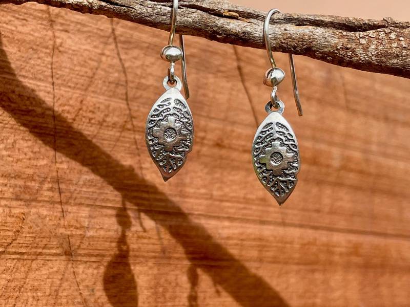 Silber Blatt Ohrringe Mit Chakana von ArtAndean