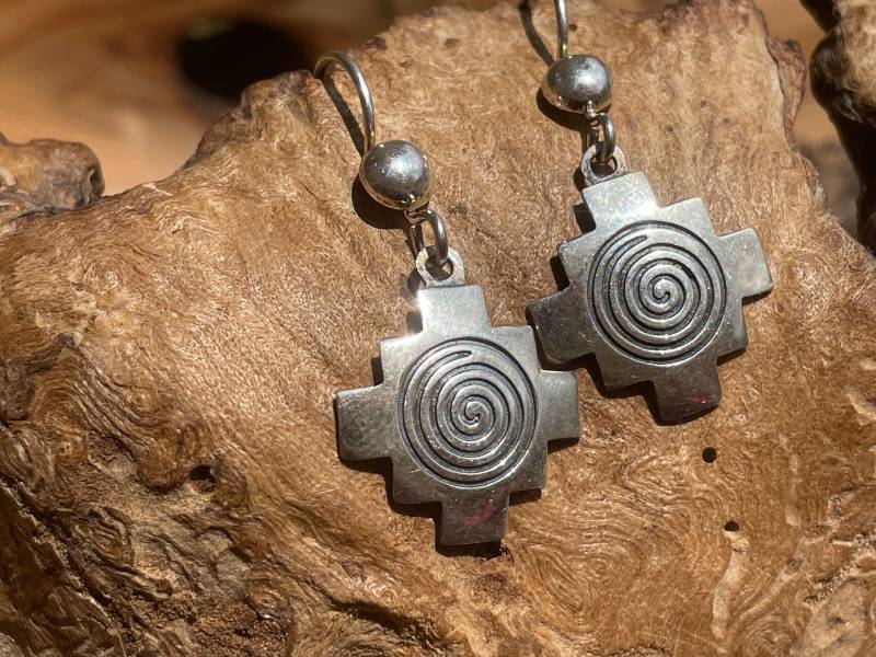 Silber Chakana Ohrringe Mit Einer Spirale von ArtAndean