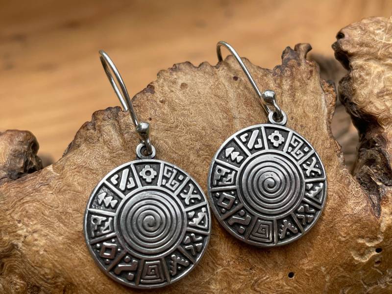 Silber Spirale Und Inka Symbole Ohrring von ArtAndean