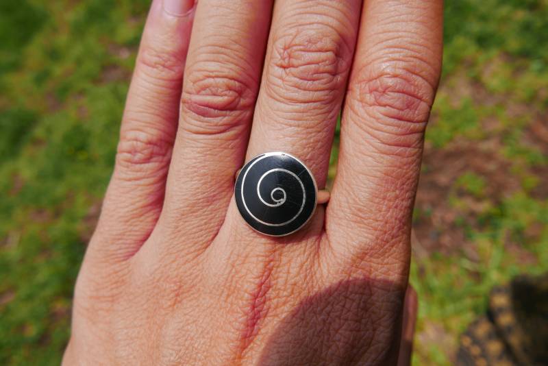 Verstellbarer Schwarzer Onyx Spiralring von ArtAndean
