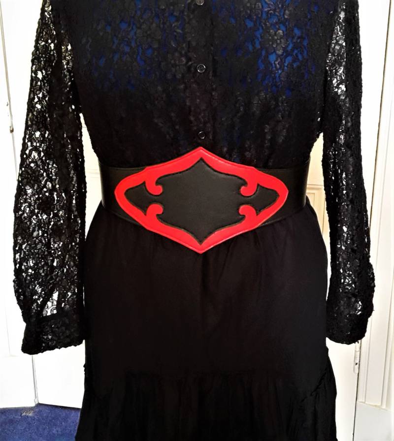 Schwarzes Und Rotes Leder Taille Cincher Schwarzes Und Rotes Leder Taille Cincher von ArtBagsByDanielle