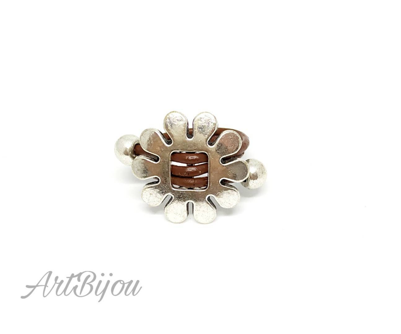 Lederring, Zamak Blumenring, Verstellbarer Ring, Moderner, Eleganter Braunes Leder, Damen Geschenk, Geschenkidee, Weihnachtsgeschenk, Sie von ArtBijouStore