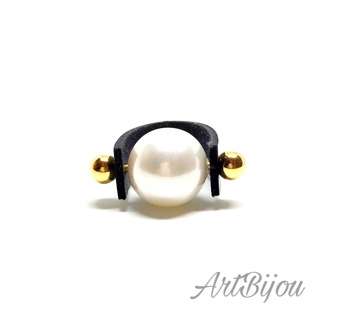 Perlenring, Lederring, Weiße Perle, Moderner Ring, Schwarzes Leder, Elegant, Damengeschenk, Geschenkidee, Gold, Weihnachtsgeschenk von ArtBijouStore