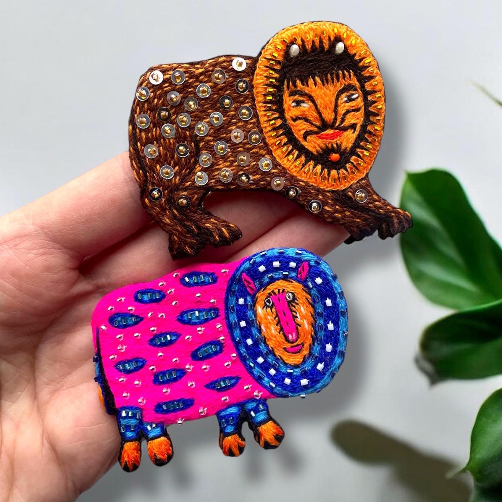 Brooch Fantastic Beast Embroidered With Threads & Beads Handmade Brooch Gift For Mom, Gift Friend Brooch Fantastic Beast Embroidered With Threads & Beads Handmade Brooch Gift For Mom, Gift Friend von ArtBroochShop