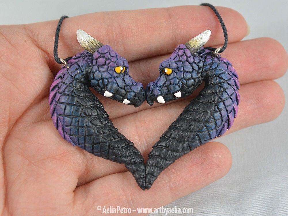 Drachen Portrait Herz Halskette - Galaxy Elemental Dragons Auf Lager Und Sofort Lieferbar von ArtByAelia