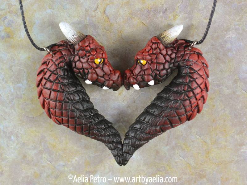 Drachen Portrait Herz Halskette Nach Maß - Feuer Elementar Auf Lager Und Sofort Versandfertig von ArtByAelia