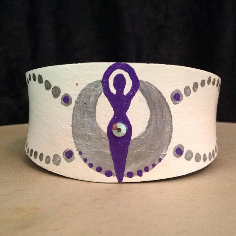 Mondgöttin Bemalter Holz Armreif Ooak von ArtByMAIMurray