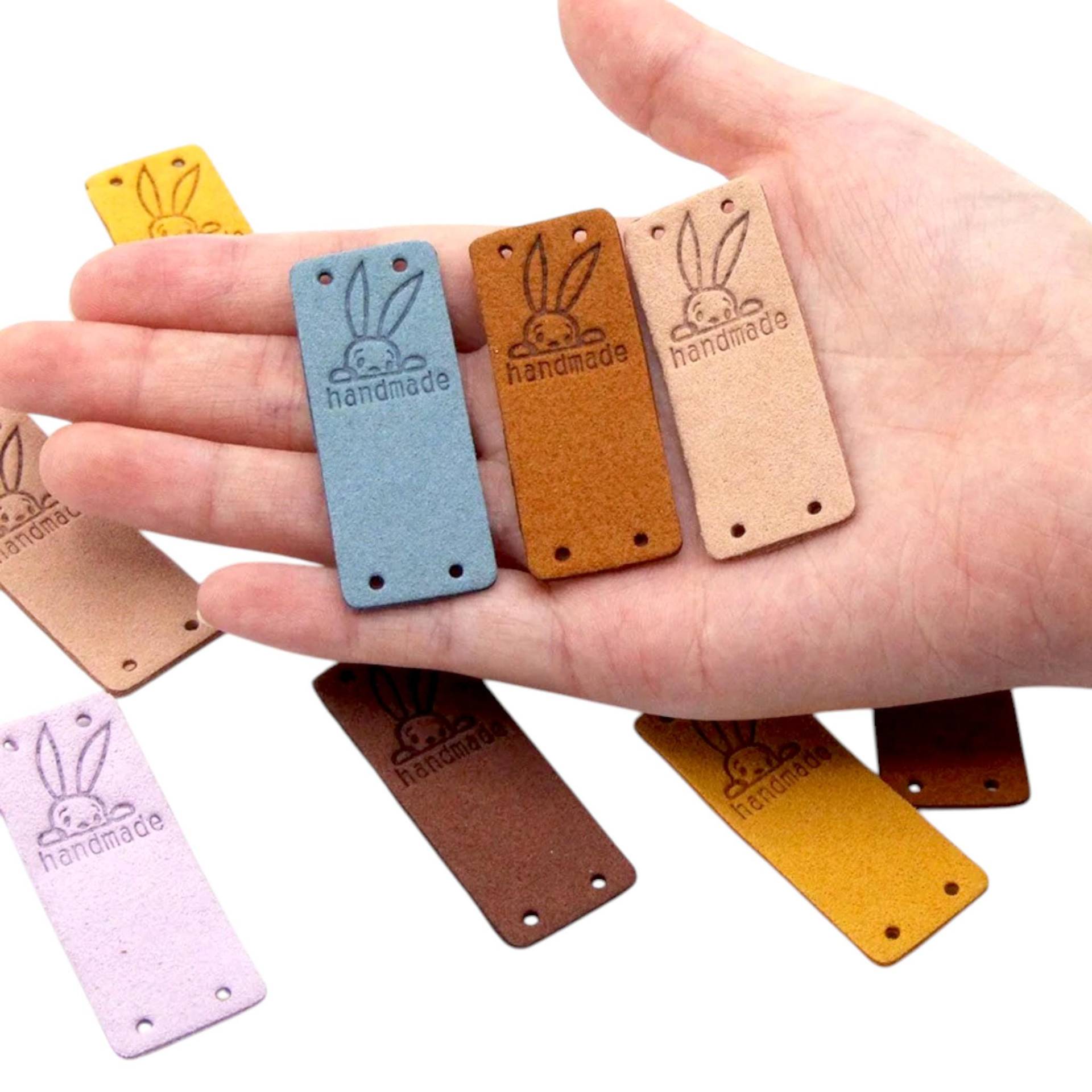 Handmade Tag Label Falzlabel Aus Kunstleder Etiketten Mit Süßen Hasen & Aufdruck Für Diy Nähen Stricken Häkeln Basteln Handmade Tag Label Falzlabel Aus Kunstleder Etiketten Mit Süßen Hasen & Aufdruck Für Diy Nähen Stricken Häkeln Basteln von ArtCess0riess