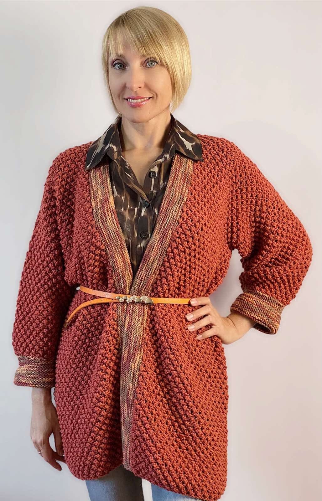 Braune Damen Strick-Strickjacke, Lange Zopfmuster-Strickjacke, Frühling Einzigartige Handgefertigte Strickjacke, Lässige Wollstrick Durchbrochene von ArtColeus