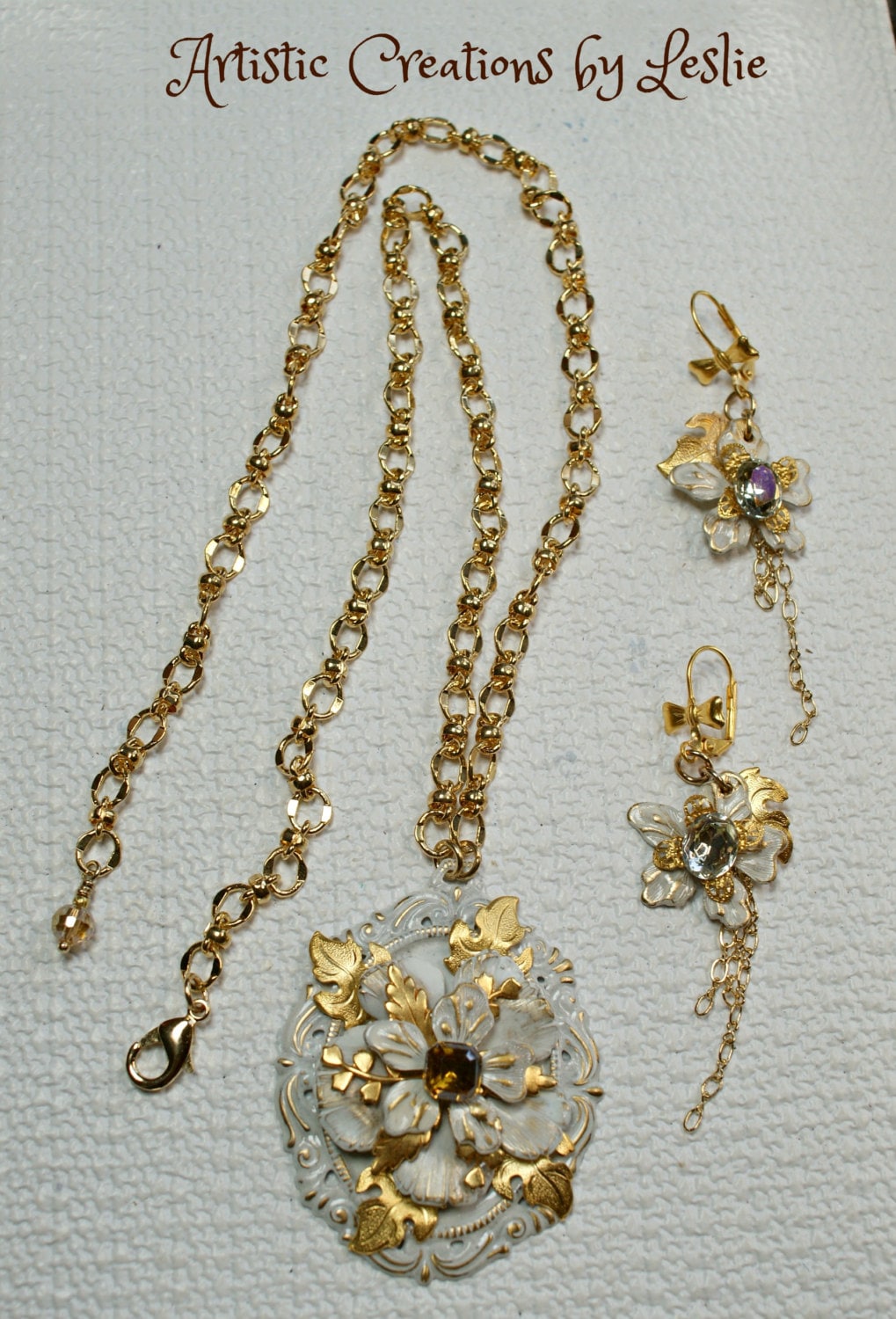 Hartriegel Blume Gold Und Elfenbein Anhänger Ohrringe Hartriegel Blume Gold Und Elfenbein Anhänger Ohrringe von ArtCreationsbyLeslie