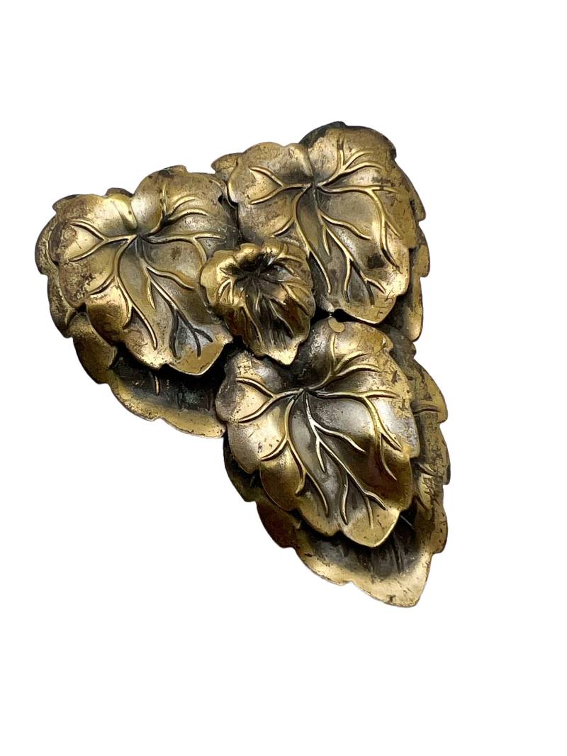Vintage 1940Er Jahre Kleiderclip Aus Metall in Form Eines Blattes von ArtDecoDame