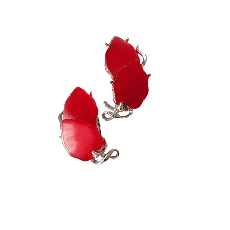 Vintage Red Lucite Blatt Ohrringe Clip On in Silberfarbenem Metall Eingerahmt von ArtDecoDame
