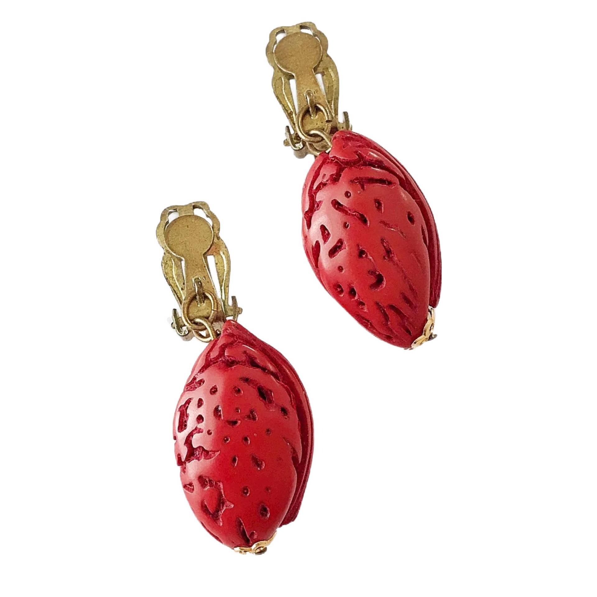 Vintage Rot Plastik Pfirsichkern Ohrclips von ArtDecoDame