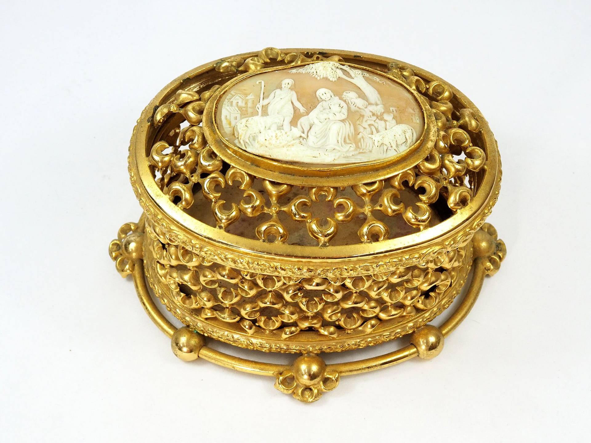 Antike Kamee Messing Vergoldete Ajour Repousse Box-19 Antike Kamee Messing Vergoldete Ajour Repousse Box-19 von ArtDecoGalaxy