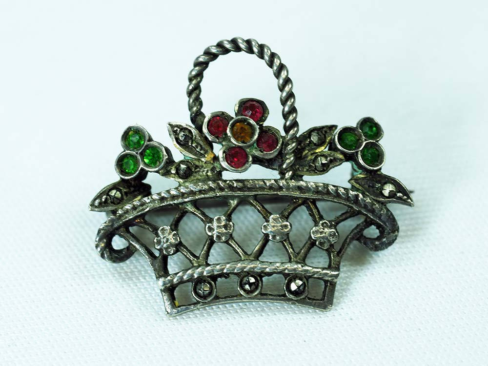Antike Silber Korb Brosche Circa 1900 von ArtDecoGalaxy